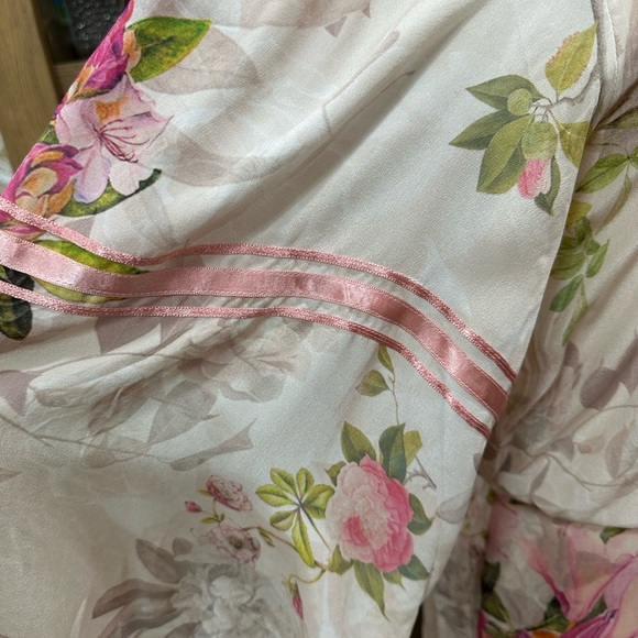 Rococo Sand 100% silk Floral Pink and Cream Dress size Large $686 BNWT - Picture 4 of 11